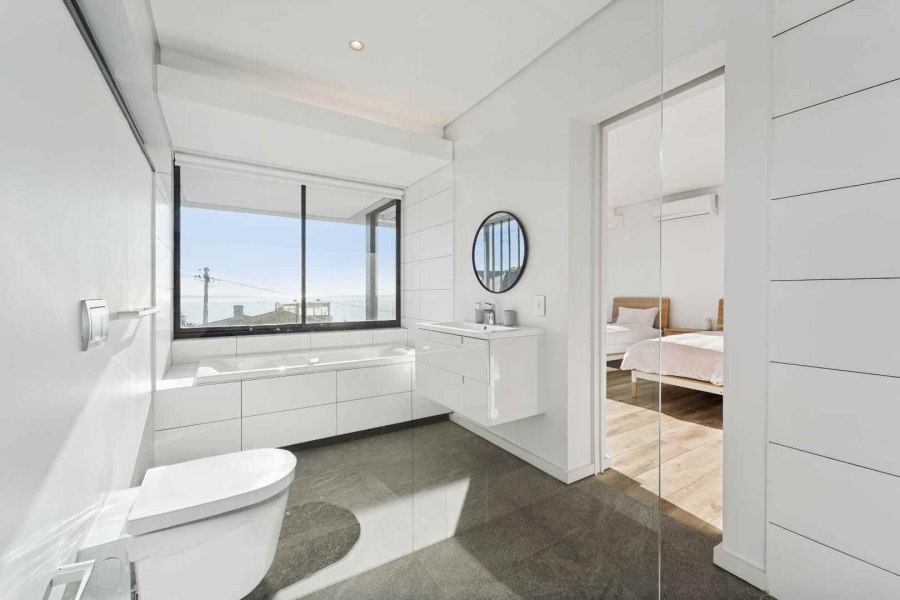 4 Bedroom Property for Sale in Fresnaye Western Cape